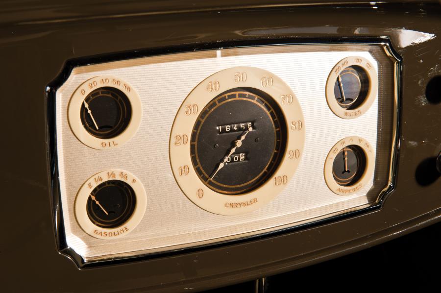  Chrysler Imperial CQ Convertible Sedan 1933 года  (фото 14 из 22)